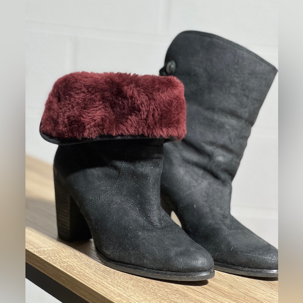 Ugg Shearling Cuffed Ankle Boots Black Suede Leather Block Heel Booties Size 7.5